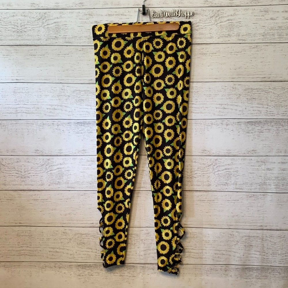 *Prep Obsessed Simply Southern Sunflower Plus Size Criss Cross Leggings